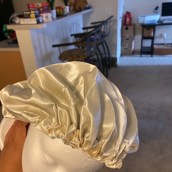 bonnets - Picture 4 of 5